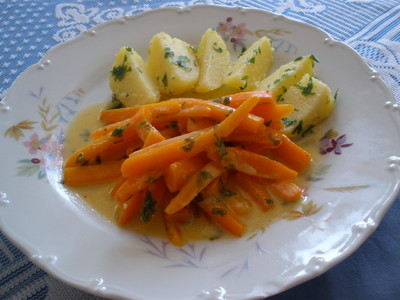 Senf - Karottengemüse mit Petersilienkartoffeln  Rezept