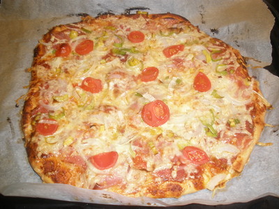 Schinken Salami Pizza  Rezept