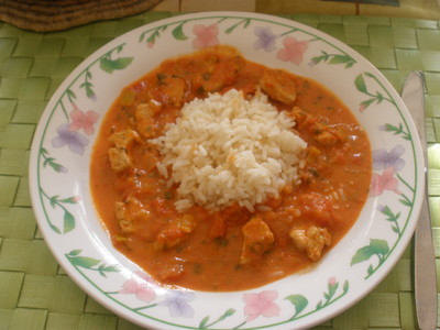 Putenstreifen in pikanter Tomatensoße Rezept