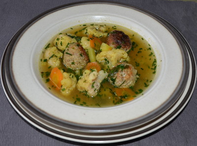 Karfiolsuppe mit Fleischbällchen Rezept