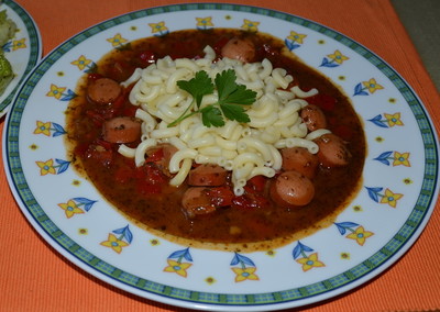 Würstel-Paprika-Gulasch Rezept