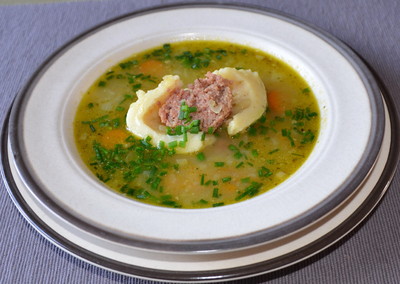 Schnelle Suppe mit Fleischknödel Rezept