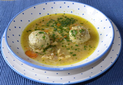 Hendlsuppe mit Majoranknödeln Rezept