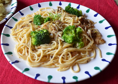 Marinierte Hendlkeulen mit Eiernudeln Rezept