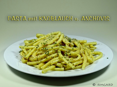 Pasta mit Knoblauch, Anchovis und Kapern Rezept