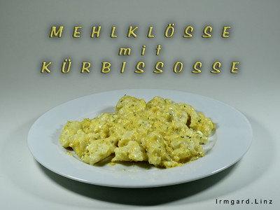 Mehlklösse in Kürbissosse Rezept