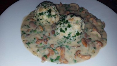 Rahmschwammerl mit Semmelknödel Rezept