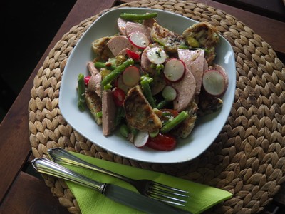 Semmel- oder Brezenknödel-Wurst-Salat Rezept