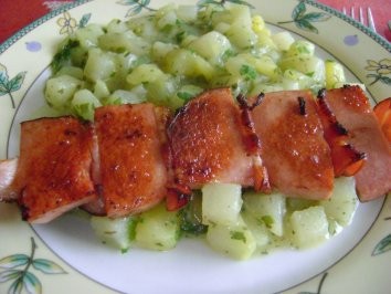 Kohlrübengemüse mit Leberkäsespieß Rezept