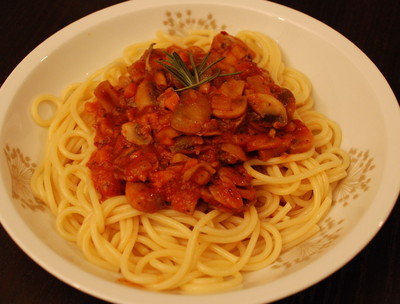 Spaghetti mit Champignon-Paradeis-Sauce Rezept