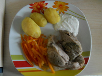 Gekochte Schweinsstelze mit Karotten und Salzerdäpfeln Rezept