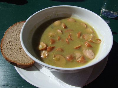 Erbsensuppe mit Frankfurter Rezept