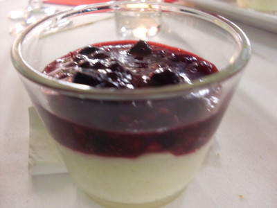 Griessflammerie  mit frischen Beeren Rezept