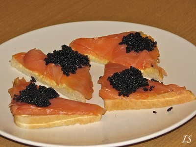Lachstoast mit Kaviar Rezept