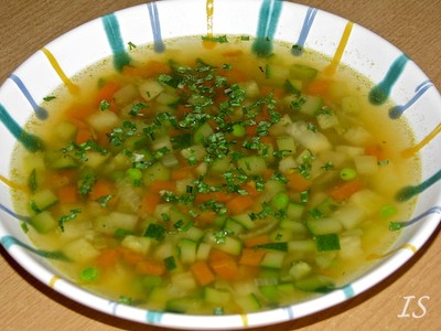 Klare Gemüsesuppe Rezept