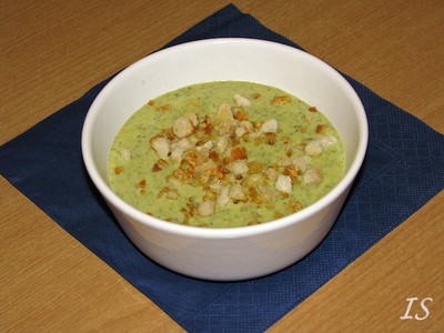 Brokkolicremesuppe mit Knoblauchcroutons Rezept