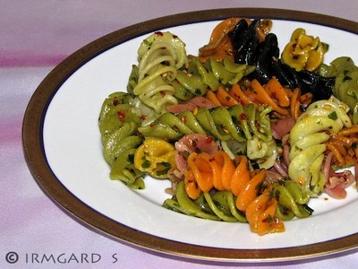 Fusilloni multicolori mit Rucolapesto Rezept