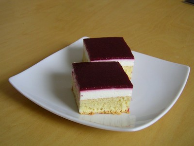 Fruchtige Beeren-Joghurt-Schnitte Rezept