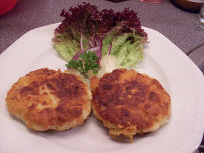 Kaspressknödel mit Salat Rezept