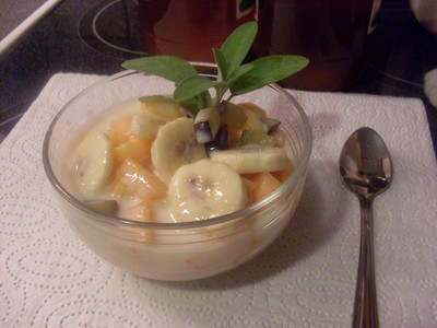 Obstsalat mit Buttermilch Rezept