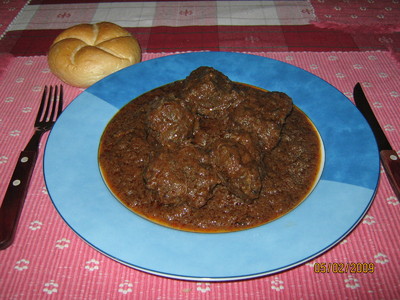 Rindsgulasch &amp; Semmel Rezept