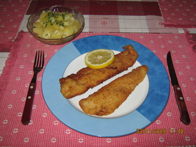 Gebackenes Seelachsfilet mit Erdäpfelsalat Rezept