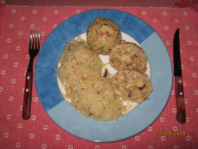 Tiroler Knödeln &amp; Warmer Krautsalat Rezept