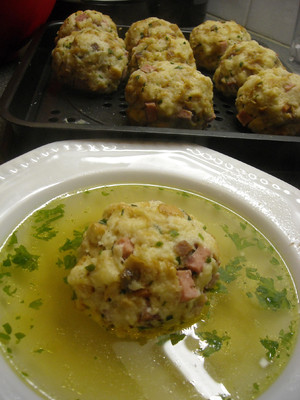 Rindsuppe mit Tiroler Knödel Rezept