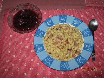 Wursthörnchen mit Roter Rübensalat Rezept