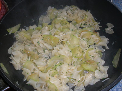 Zucchininudeln mit Knoblauch  Rezept