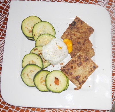 Tofu mit Zucchini und pochiertem Ei Rezept