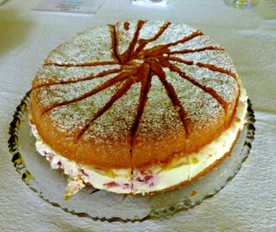 Naked Cake Erdbeer-Sahne Rezept