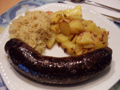 Blutwurst mit Sauerkraut und Rösterdäpfel Rezept