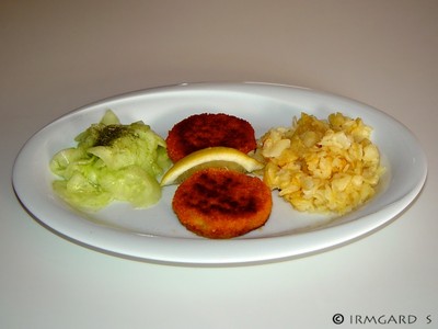 Fischlaibchen mit Rösti und Gurkensalat Rezept