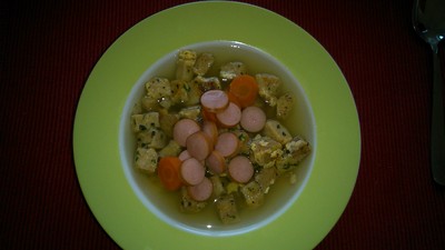 Hühnersuppe mit deftiger Einlage Rezept