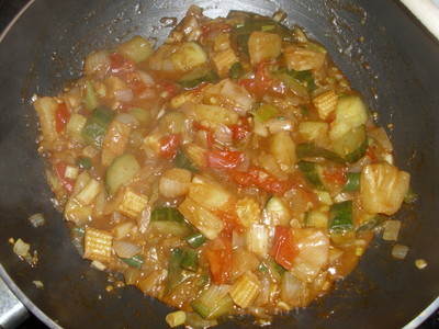 Süßsaures Gemüse-Obst-Curry Rezept