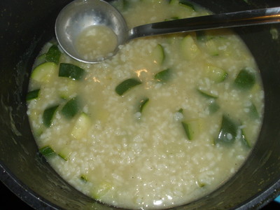 Reis-Zitronen Suppe mit Erdnussdip Rezept