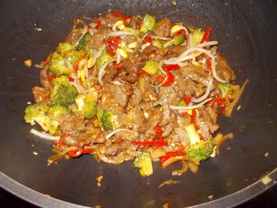 Rindfleisch mit Brokkoli im Wok Rezept