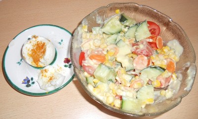 Gemischter Gurkensalat mit Curryjoghurt Rezept