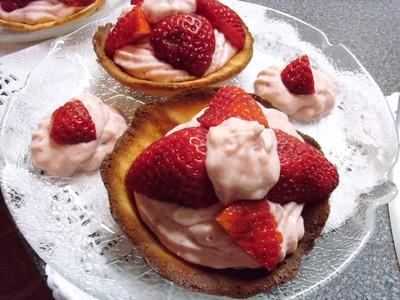 Biskuitkörbchen mit Topfencreme Rezept