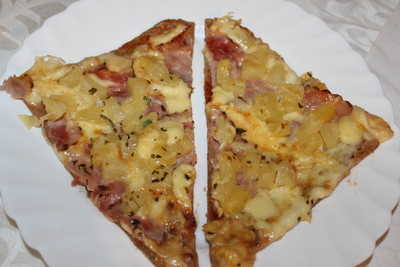 Hawaii-Pizza (mit Schinken und Ananas) Rezept