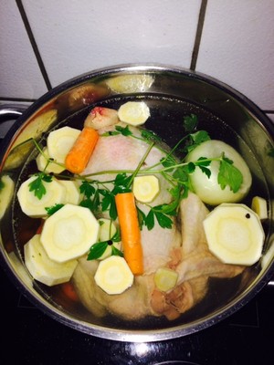 Hühnersuppe (EXTRA für meine Schnupfennasen ;-) ) Rezept