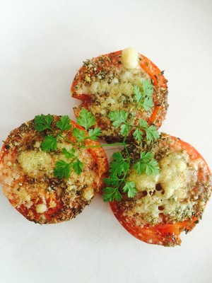 Gegrillte Tomaten mit Parmesan- Häubchen  Rezept
