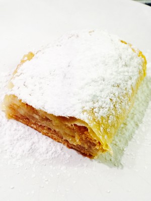 Rhabarber Strudel mit Apfel  Rezept