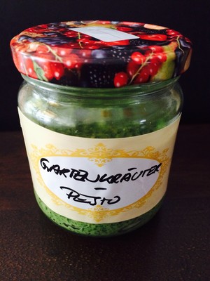 Gartenkräuter Pesto  Rezept