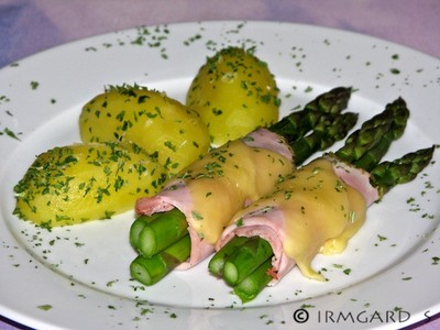 Spargel-Schinken-Röllchen Rezept