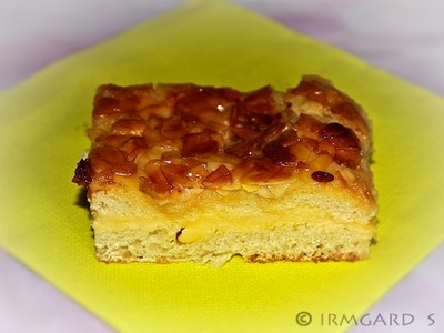 Rezept Gefüllter Bienenstich Gefüllter Bienenstich Rezept