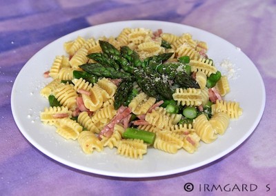 Pasta mit Grünspargel und Schinken Rezept