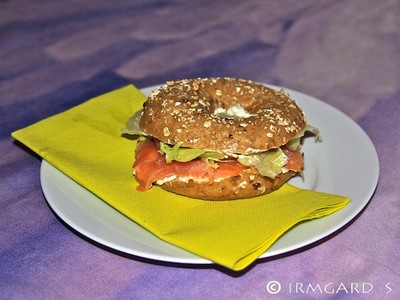 Räucherlachs-Frischkäse-Bagels Rezept