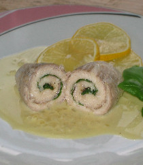 Poschierte Forellenröllchen an Rieslingsauce Rezept